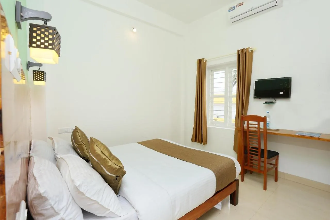 Capital O 22309 Hotel Jumayira International Kovalam Indien